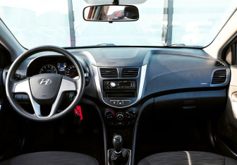Подержанный автомобиль Hyundai Solaris Sedan 2015 года (15 фото)