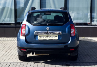 Подержанный автомобиль Renault Duster 2014 года (4 фото)