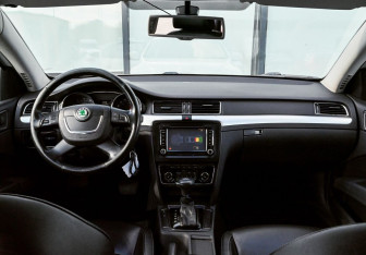 Подержанный автомобиль Skoda Superb Liftback 2011 года (18 фото)