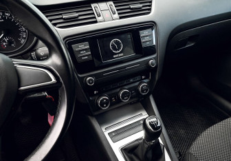 Подержанный автомобиль Skoda Octavia Liftback 2017 года (9 фото)