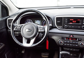 Подержанный автомобиль Kia Sportage 2018 года (11 фото)