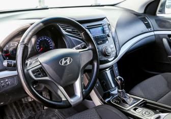 Подержанный автомобиль Hyundai i40 Sedan 2013 года (14 фото)