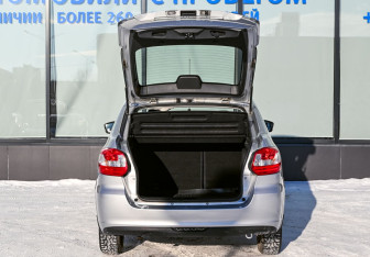 Подержанный автомобиль LADA (ВАЗ) Granta Liftback 2015 года (18 фото)