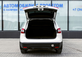 Подержанный автомобиль Nissan Qashqai 2014 года (20 фото)