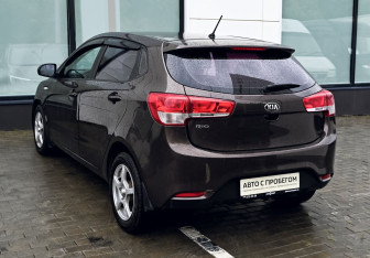 Подержанный автомобиль Kia Rio Hatchback 2015 года (3 фото)