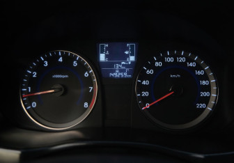 Подержанный автомобиль Hyundai Solaris Hatchback 2015 года (15 фото)