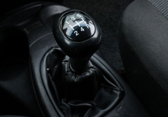 Подержанный автомобиль Ford Focus Sedan 2003 года (13 фото)