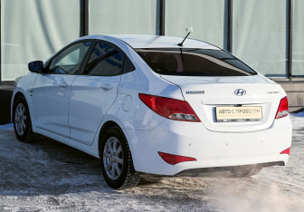 Подержанный автомобиль Hyundai Solaris Sedan 2015 года (3 фото)