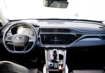 Подержанный автомобиль Geely Atlas Pro 2021 года (12 фото)