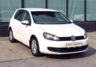 Подержанный автомобиль Volkswagen Golf Hatchback 2012 года (7 фото)