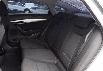 Подержанный автомобиль Hyundai i40 Sedan 2014 года (16 фото)