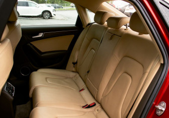 Подержанный автомобиль Audi A4 Sedan 2013 года (17 фото)