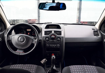 Подержанный автомобиль Renault Megane Wagon 2006 года (16 фото)