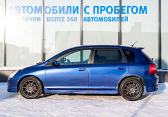 Подержанный автомобиль Honda Civic Hatchback 2003 года (3 фото)
