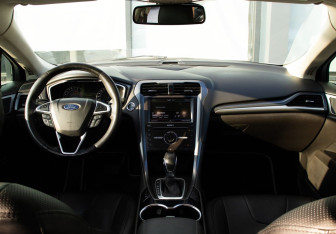 Подержанный автомобиль Ford Mondeo Sedan 2015 года (17 фото)