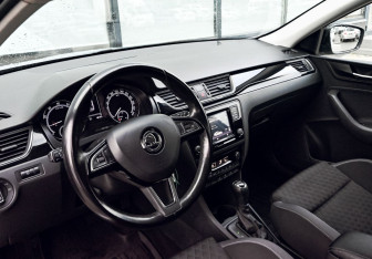 Подержанный автомобиль Skoda Rapid Liftback 2017 года (15 фото)