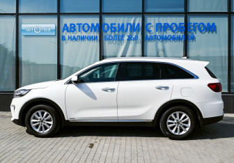 Подержанный автомобиль Kia Sorento 2018 года (2 фото)