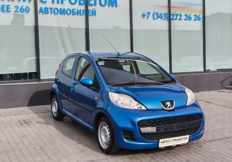 Подержанный автомобиль Peugeot 107 2009 года (7 фото)
