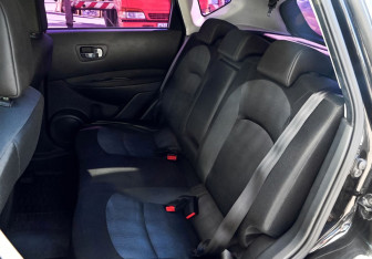 Подержанный автомобиль Nissan Qashqai 2012 года (17 фото)