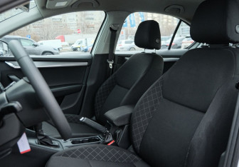 Подержанный автомобиль Skoda Octavia Liftback 2020 года (17 фото)