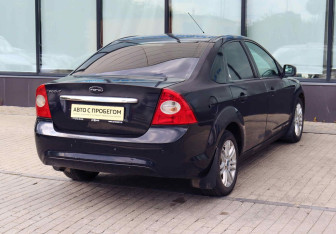 Подержанный автомобиль Ford Focus Sedan 2008 года (5 фото)