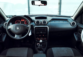 Подержанный автомобиль Renault Duster 2013 года (16 фото)