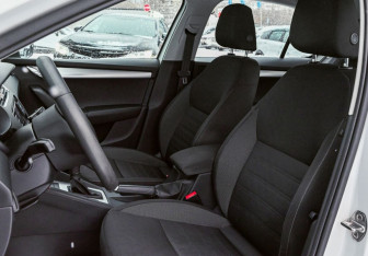 Подержанный автомобиль Skoda Octavia Liftback 2018 года (9 фото)