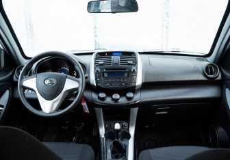 Подержанный автомобиль Lifan X60 2015 года (11 фото)