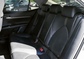 Подержанный автомобиль Toyota Camry Sedan 2019 года (17 фото)