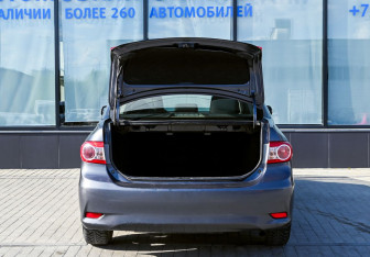 Подержанный автомобиль Toyota Corolla Sedan 2012 года (18 фото)