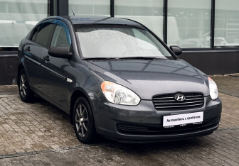 Подержанный автомобиль Hyundai Verna Sedan 2007 года (7 фото)