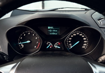 Подержанный автомобиль Ford Kuga 2015 года (9 фото)