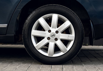 Подержанный автомобиль Nissan Almera Sedan 2013 года (18 фото)