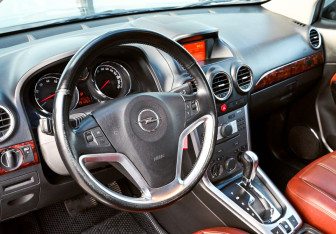 Подержанный автомобиль Opel Antara 2013 года (15 фото)