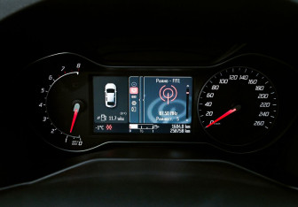 Подержанный автомобиль Ford Mondeo Liftback 2010 года (18 фото)