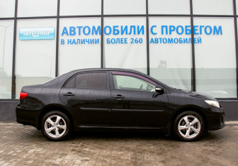 Подержанный автомобиль Toyota Corolla Sedan 2010 года (6 фото)