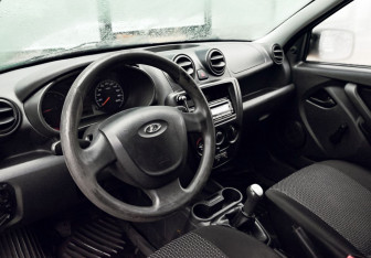 Подержанный автомобиль LADA (ВАЗ) Granta Sedan 2014 года (12 фото)