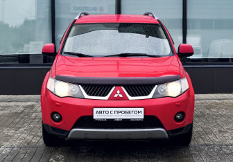 Подержанный автомобиль Mitsubishi Outlander 2007 года (8 фото)