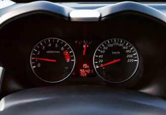 Подержанный автомобиль Nissan Note 2012 года (11 фото)