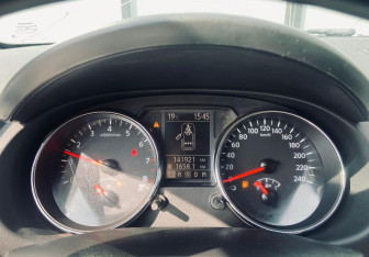 Подержанный автомобиль Nissan Qashqai 2013 года (16 фото)