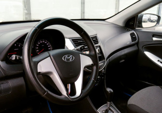 Подержанный автомобиль Hyundai Solaris Sedan 2011 года (13 фото)