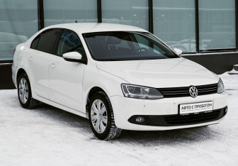 Подержанный автомобиль Volkswagen Jetta Sedan 2013 года (7 фото)