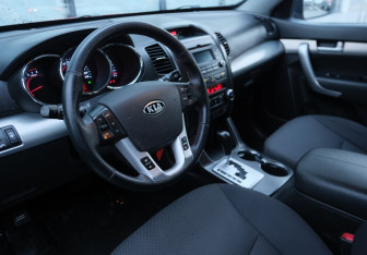 Подержанный автомобиль Kia Sorento 2012 года (9 фото)