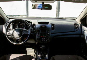Подержанный автомобиль Kia Cerato Sedan 2012 года (16 фото)
