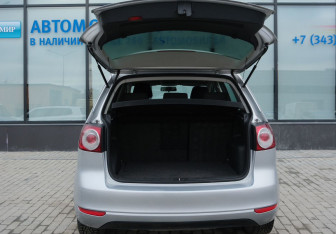 Подержанный автомобиль Volkswagen Golf Plus 2009 года (18 фото)