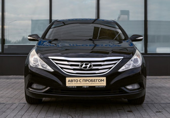 Подержанный автомобиль Hyundai Sonata 2010 года (8 фото)