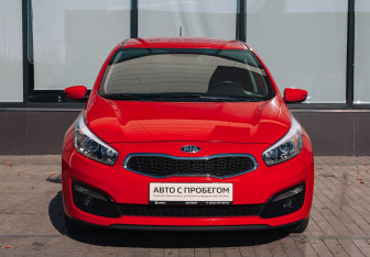 Подержанный автомобиль Kia Ceed Hatchback 2016 года (8 фото)