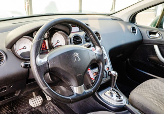 Подержанный автомобиль Peugeot 408 2014 года (9 фото)