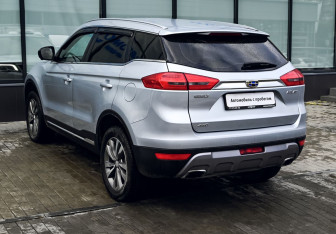 Подержанный автомобиль Geely Atlas 2019 года (3 фото)