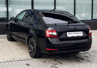 Подержанный автомобиль Skoda Octavia Liftback 2020 года (3 фото)